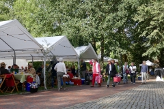 Burg-zu-Hagen_Sommerabend-auf-dem-Burghof_02