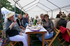 Burg-zu-Hagen_Sommerabend-auf-dem-Burghof_03