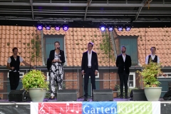 Burg-zu-Hagen_Sommerabend-auf-dem-Burghof_04