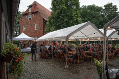 Burg-zu-Hagen_Sommerabend-mit-MustBBlues_032